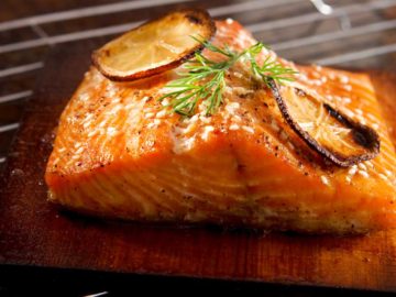 Grilled Salmon with Lemons